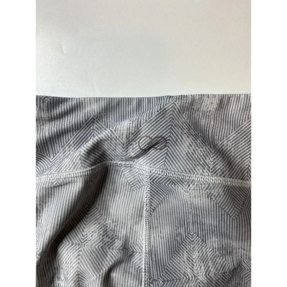 Calia By Carrie Underwood Gray White Printed 7/8 Leggings Womens Size Small - Picture 9 of 9